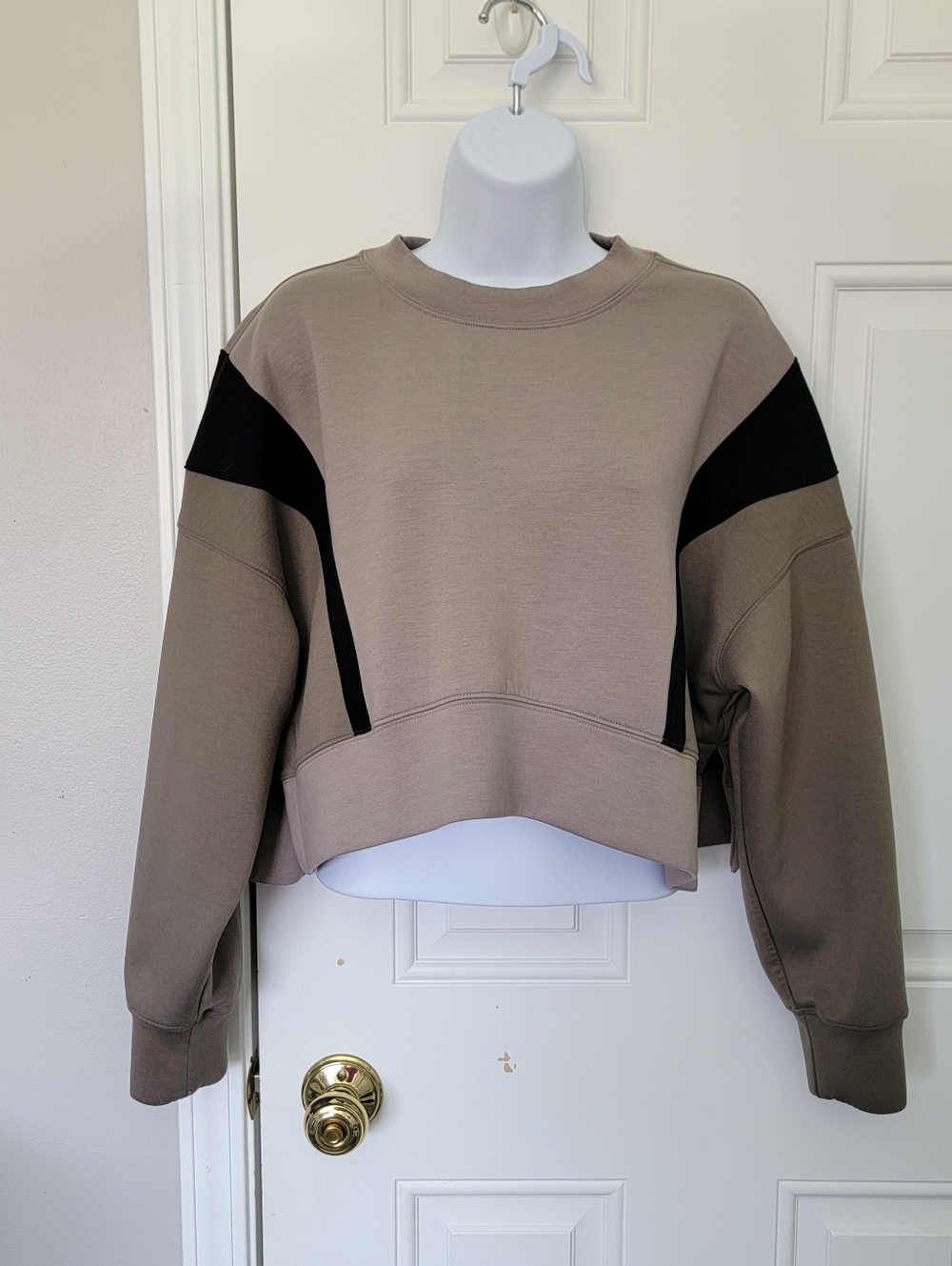 YPB NeoKnit Cropped Pullover Sweatshirt Gray Black Color Block Design Size Small - Picture 3 of 11